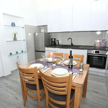 Kristian Apartament *